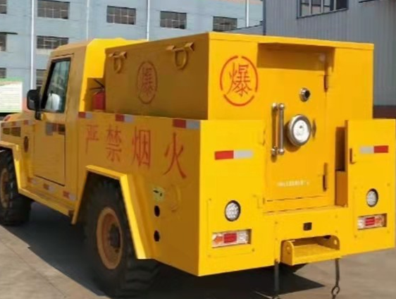 翠屏凯龙爆破器材运输车：保障爆破任务的安全运行